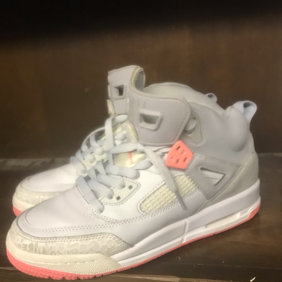 Pink and grey women’s Jordan’s. 6.5 Y - Picture 4 of 6